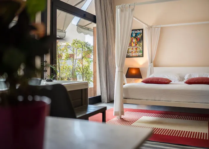 Snob Luxury Suite